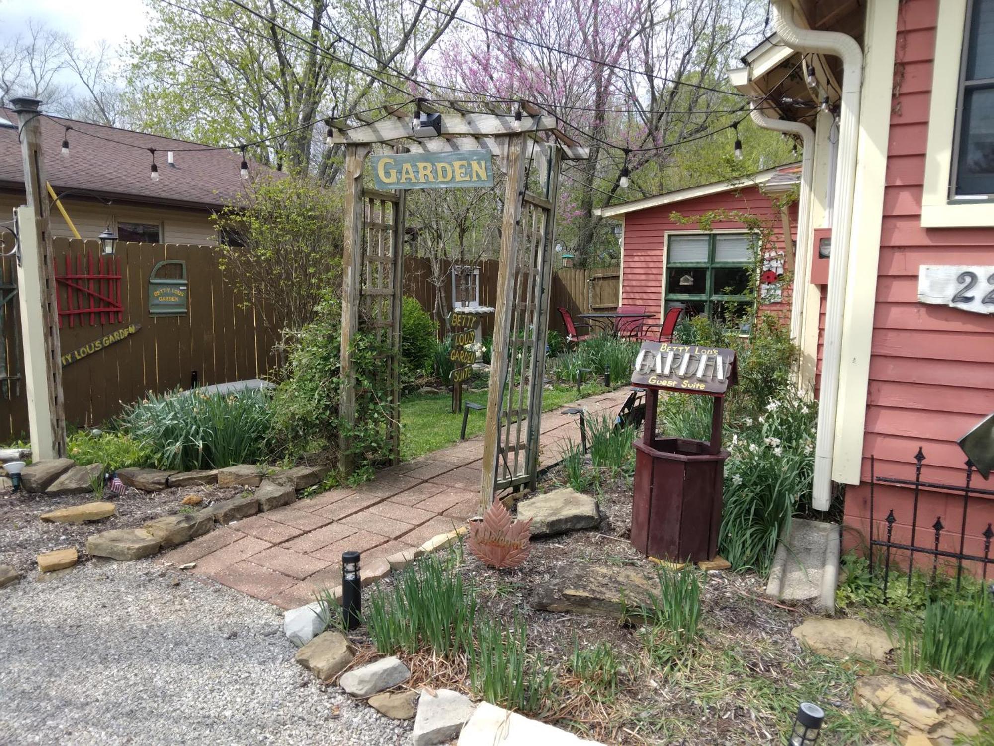 Bed and Breakfast Betty Lous Garden Нэшвилл Экстерьер фото