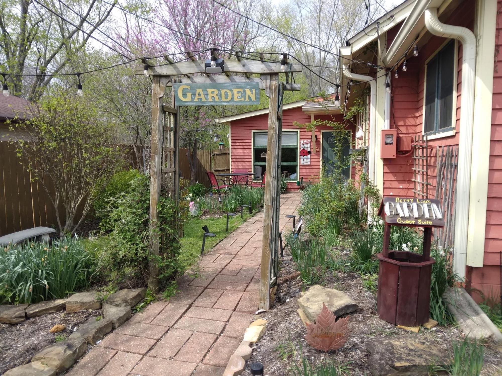 Bed and Breakfast Betty Lous Garden Нэшвилл Экстерьер фото